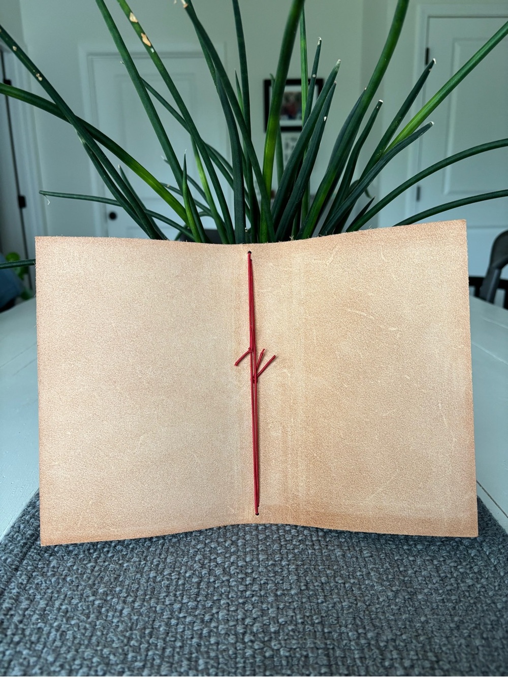 Paper Republic Grand Voyageur in Natural XL
•Comes with 2 notebook refills - Picture 4 of 10